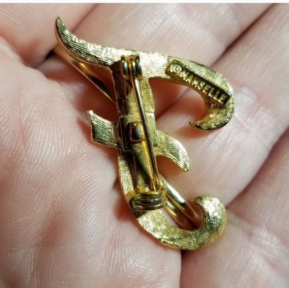 Vintage letter F brooch Mamselle textured gold tone pin initial alphabet - Picture 4 of 6